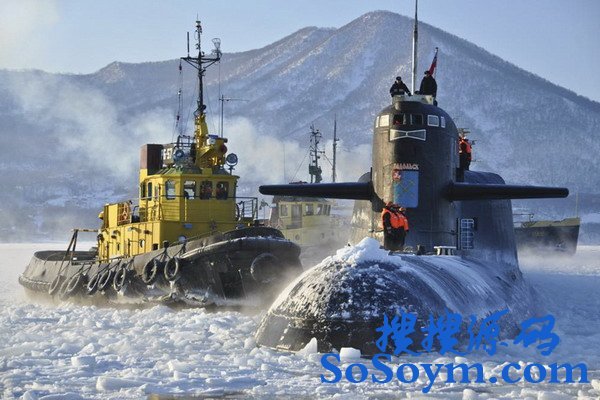 俄核潜艇进港壮观重现